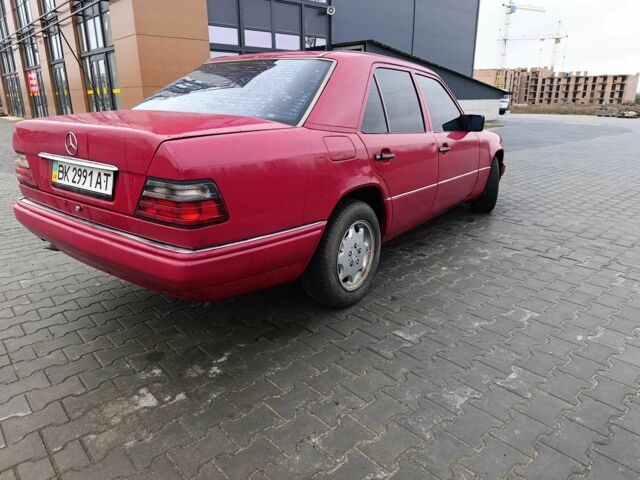 Красный Мерседес Е-Класс, объемом двигателя 2 л и пробегом 350 тыс. км за 3000 $, фото 3 на Automoto.ua