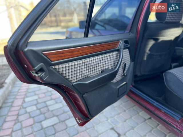 Красный Мерседес Е-Класс, объемом двигателя 2.5 л и пробегом 321 тыс. км за 3200 $, фото 9 на Automoto.ua