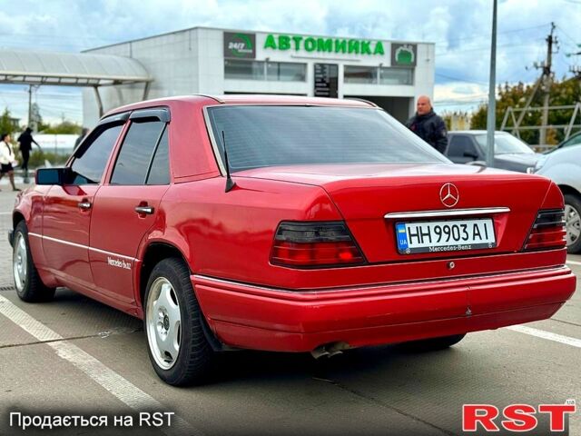 Красный Мерседес Е-Класс, объемом двигателя 2.8 л и пробегом 402 тыс. км за 3500 $, фото 10 на Automoto.ua