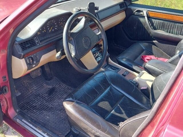 Красный Мерседес Е-Класс, объемом двигателя 3 л и пробегом 999 тыс. км за 3000 $, фото 1 на Automoto.ua