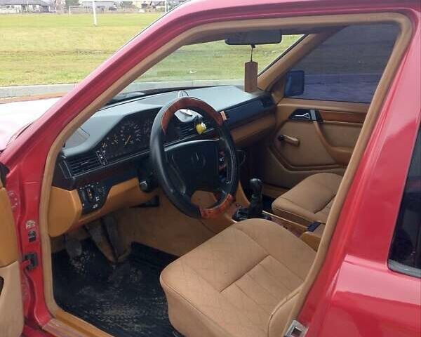 Червоний Мерседес Е-Клас, об'ємом двигуна 2 л та пробігом 343 тис. км за 3000 $, фото 10 на Automoto.ua