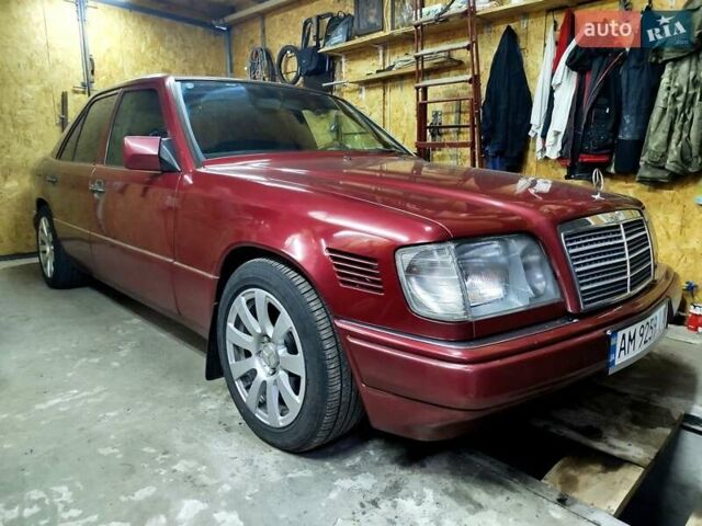 Червоний Мерседес Е-Клас, об'ємом двигуна 3 л та пробігом 391 тис. км за 5600 $, фото 2 на Automoto.ua