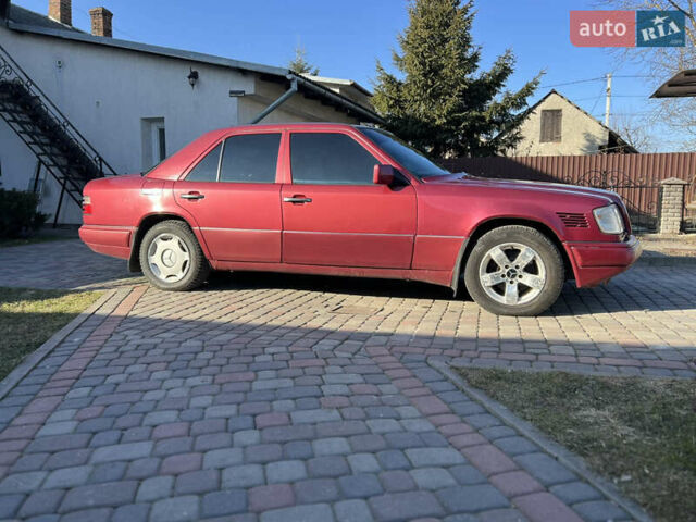 Красный Мерседес Е-Класс, объемом двигателя 2.5 л и пробегом 321 тыс. км за 3200 $, фото 1 на Automoto.ua