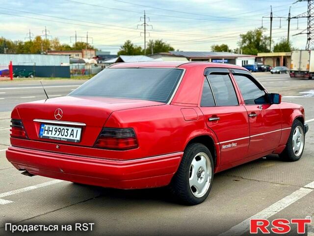 Красный Мерседес Е-Класс, объемом двигателя 2.8 л и пробегом 402 тыс. км за 3500 $, фото 6 на Automoto.ua