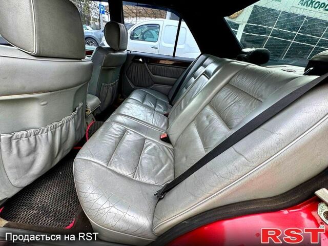 Красный Мерседес Е-Класс, объемом двигателя 2.8 л и пробегом 402 тыс. км за 3500 $, фото 1 на Automoto.ua