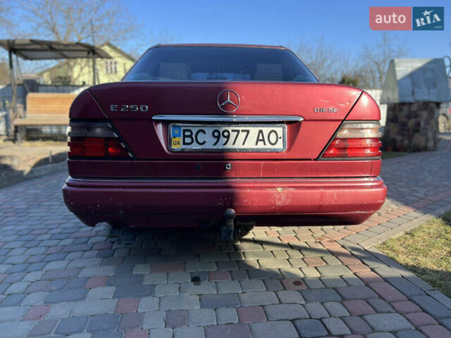 Красный Мерседес Е-Класс, объемом двигателя 2.5 л и пробегом 321 тыс. км за 3200 $, фото 5 на Automoto.ua