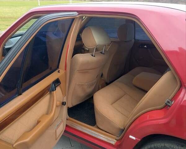 Червоний Мерседес Е-Клас, об'ємом двигуна 2 л та пробігом 343 тис. км за 3000 $, фото 11 на Automoto.ua