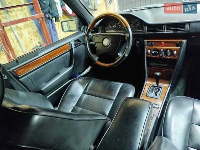 Червоний Мерседес Е-Клас, об'ємом двигуна 3 л та пробігом 391 тис. км за 5600 $, фото 5 на Automoto.ua