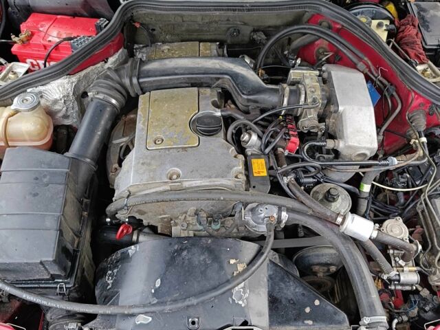 Красный Мерседес Е-Класс, объемом двигателя 2 л и пробегом 350 тыс. км за 3000 $, фото 6 на Automoto.ua