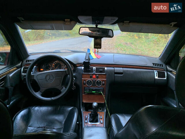 Мерседес Е-Класс 1996 в Киверцы на Automoto.ua Красный Мерседес Е-Класс, объемом двигателя 2 л и пробегом 370 тыс. км за 2600 $, фото 9 на Automoto.ua