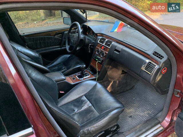 Мерседес Е-Класс 1996 в Киверцы на Automoto.ua Красный Мерседес Е-Класс, объемом двигателя 2 л и пробегом 370 тыс. км за 2600 $, фото 11 на Automoto.ua