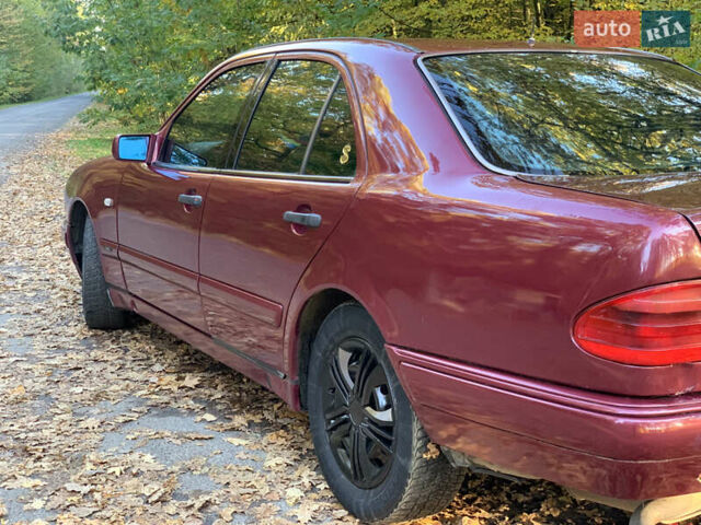 Мерседес Е-Класс 1996 в Киверцы на Automoto.ua Красный Мерседес Е-Класс, объемом двигателя 2 л и пробегом 370 тыс. км за 2600 $, фото 5 на Automoto.ua