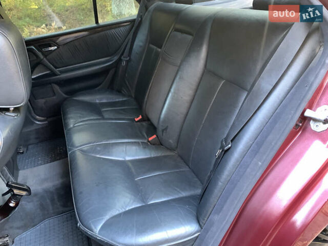 Мерседес Е-Класс 1996 в Киверцы на Automoto.ua Красный Мерседес Е-Класс, объемом двигателя 2 л и пробегом 370 тыс. км за 2600 $, фото 12 на Automoto.ua