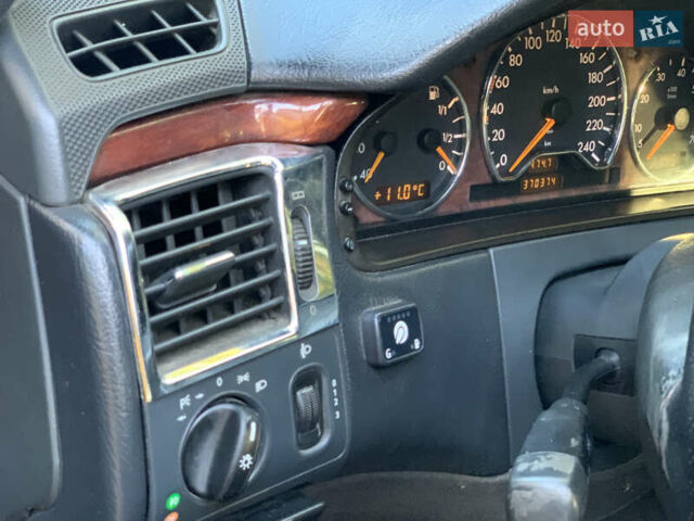 Мерседес Е-Класс 1996 в Киверцы на Automoto.ua Красный Мерседес Е-Класс, объемом двигателя 2 л и пробегом 370 тыс. км за 2600 $, фото 16 на Automoto.ua