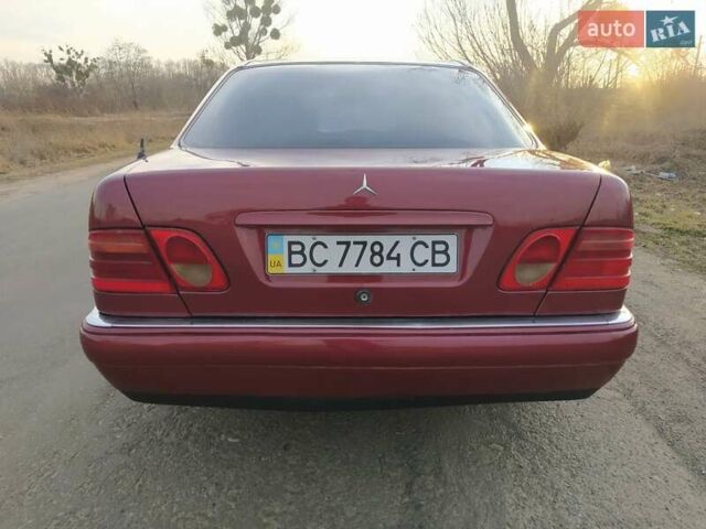 Красный Мерседес Е-Класс, объемом двигателя 3 л и пробегом 299 тыс. км за 2550 $, фото 21 на Automoto.ua