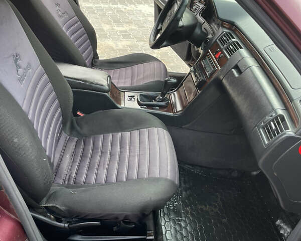 Червоний Мерседес Е-Клас, об'ємом двигуна 2.16 л та пробігом 500 тис. км за 2650 $, фото 39 на Automoto.ua