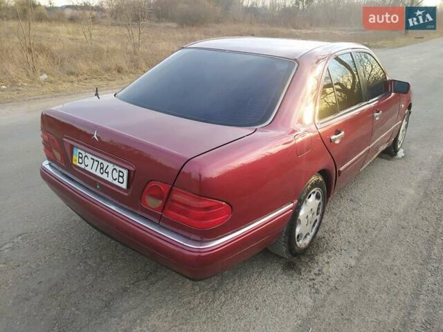 Красный Мерседес Е-Класс, объемом двигателя 3 л и пробегом 299 тыс. км за 2550 $, фото 22 на Automoto.ua