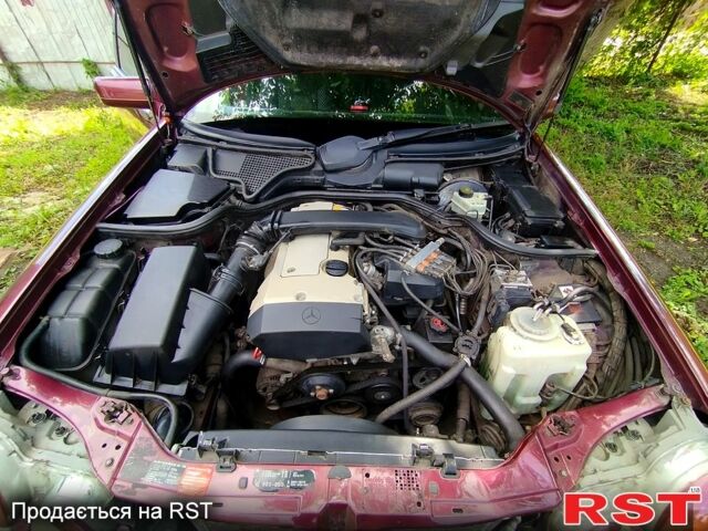 Красный Мерседес Е-Класс, объемом двигателя 2 л и пробегом 260 тыс. км за 4000 $, фото 8 на Automoto.ua