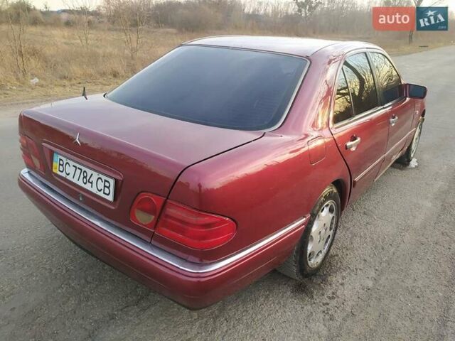 Красный Мерседес Е-Класс, объемом двигателя 3 л и пробегом 299 тыс. км за 2550 $, фото 19 на Automoto.ua