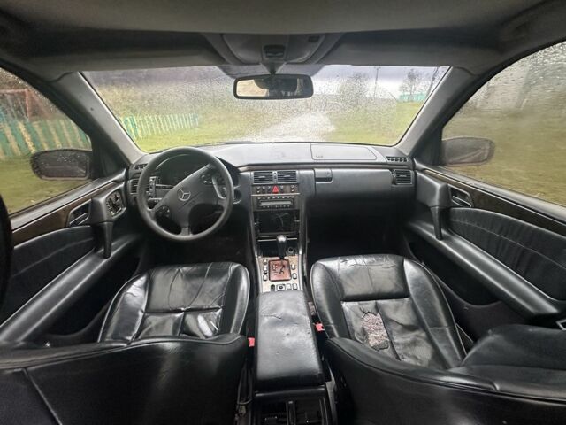 Мерседес Е-Класс 1998 в Остоге на Automoto.ua Красный Мерседес Е-Класс, объемом двигателя 2.7 л и пробегом 3 тыс. км за 2100 $, фото 7 на Automoto.ua