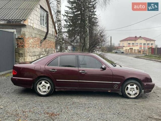Красный Мерседес Е-Класс, объемом двигателя 2.69 л и пробегом 572 тыс. км за 2700 $, фото 3 на Automoto.ua