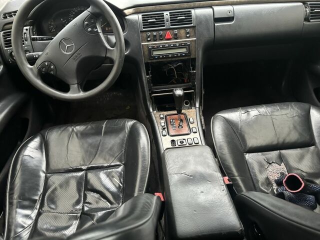 Мерседес Е-Класс 1998 в Остоге на Automoto.ua Красный Мерседес Е-Класс, объемом двигателя 2.7 л и пробегом 3 тыс. км за 2100 $, фото 3 на Automoto.ua