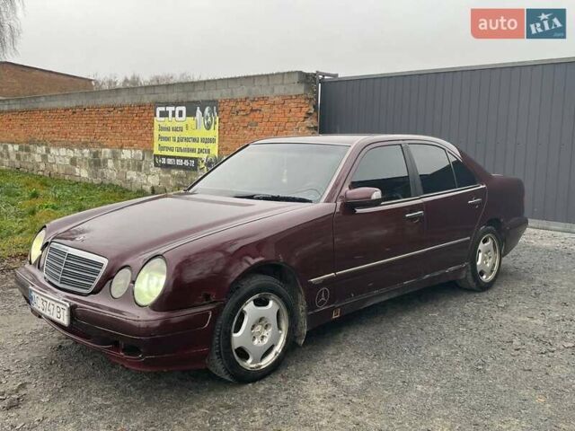 Красный Мерседес Е-Класс, объемом двигателя 2.69 л и пробегом 572 тыс. км за 2700 $, фото 2 на Automoto.ua