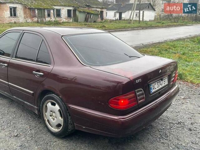 Красный Мерседес Е-Класс, объемом двигателя 2.69 л и пробегом 572 тыс. км за 2700 $, фото 5 на Automoto.ua