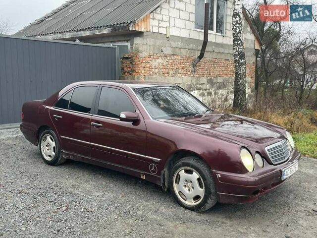 Красный Мерседес Е-Класс, объемом двигателя 2.69 л и пробегом 572 тыс. км за 2700 $, фото 7 на Automoto.ua