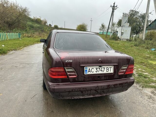 Мерседес Е-Класс 1998 в Остоге на Automoto.ua Красный Мерседес Е-Класс, объемом двигателя 2.7 л и пробегом 3 тыс. км за 2100 $, фото 6 на Automoto.ua