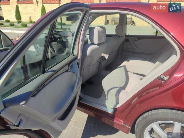 Красный Мерседес Е-Класс, объемом двигателя 2.2 л и пробегом 156 тыс. км за 6999 $, фото 14 на Automoto.ua