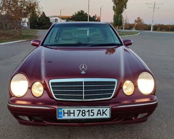 Красный Мерседес Е-Класс, объемом двигателя 2.2 л и пробегом 156 тыс. км за 6999 $, фото 4 на Automoto.ua