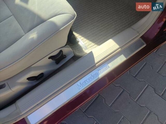 Красный Мерседес Е-Класс, объемом двигателя 2.2 л и пробегом 156 тыс. км за 6999 $, фото 17 на Automoto.ua