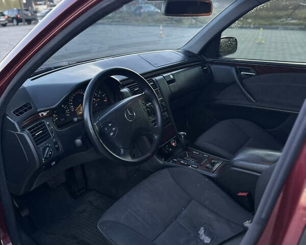 Красный Мерседес Е-Класс, объемом двигателя 2.7 л и пробегом 431 тыс. км за 4350 $, фото 6 на Automoto.ua