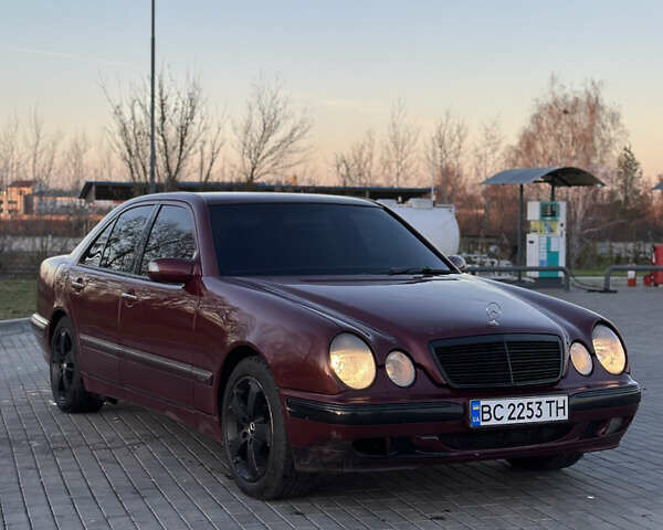 Красный Мерседес Е-Класс, объемом двигателя 2.7 л и пробегом 431 тыс. км за 4350 $, фото 2 на Automoto.ua
