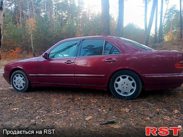 Красный Мерседес Е-Класс, объемом двигателя 2.6 л и пробегом 0 тыс. км за 3400 $, фото 6 на Automoto.ua