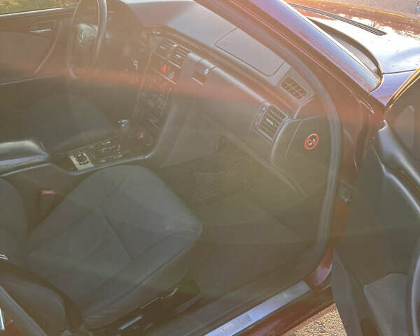 Мерседес Е-Клас 2001 у Львові на Automoto.ua Червоний Мерседес Е-Клас, об'ємом двигуна 2.7 л та пробігом 430 тис. км за 4550 $, фото 7 на Automoto.ua