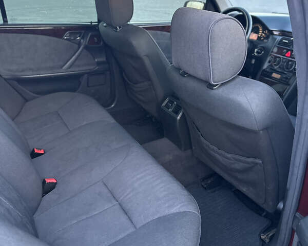 Красный Мерседес Е-Класс, объемом двигателя 2.7 л и пробегом 431 тыс. км за 4350 $, фото 9 на Automoto.ua