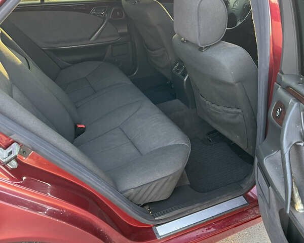 Мерседес Е-Клас 2001 у Львові на Automoto.ua Червоний Мерседес Е-Клас, об'ємом двигуна 2.7 л та пробігом 430 тис. км за 4550 $, фото 6 на Automoto.ua