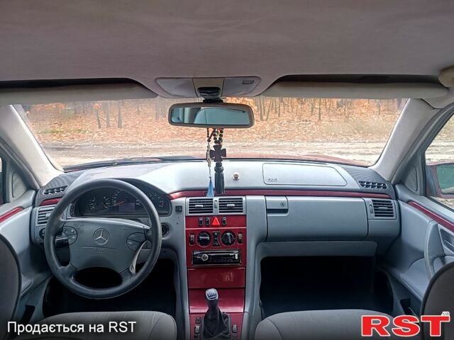 Мерседес Е-Класс 2001 в Котельве на Automoto.ua Красный Мерседес Е-Класс, объемом двигателя 2.6 л и пробегом 0 тыс. км за 3400 $, фото 7 на Automoto.ua