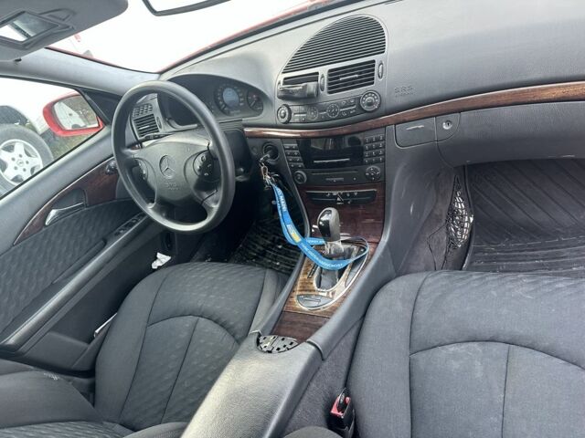 Червоний Мерседес Е-Клас, об'ємом двигуна 2.1 л та пробігом 238 тис. км за 6500 $, фото 7 на Automoto.ua