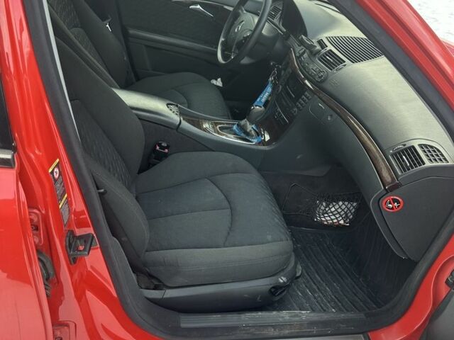 Червоний Мерседес Е-Клас, об'ємом двигуна 2.1 л та пробігом 238 тис. км за 6500 $, фото 6 на Automoto.ua