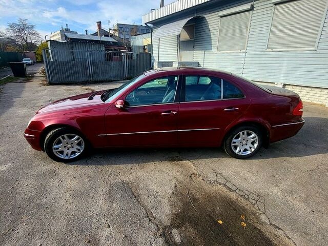 Красный Мерседес Е-Класс, объемом двигателя 1.8 л и пробегом 247 тыс. км за 6200 $, фото 1 на Automoto.ua