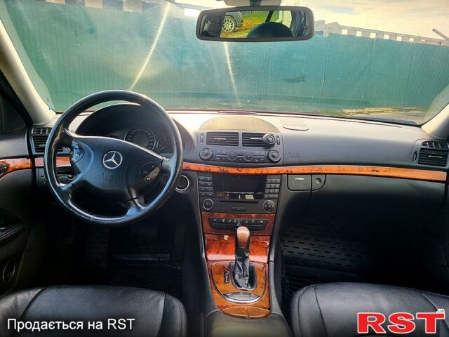 Красный Мерседес Е-Класс, объемом двигателя 1.8 л и пробегом 247 тыс. км за 6200 $, фото 12 на Automoto.ua