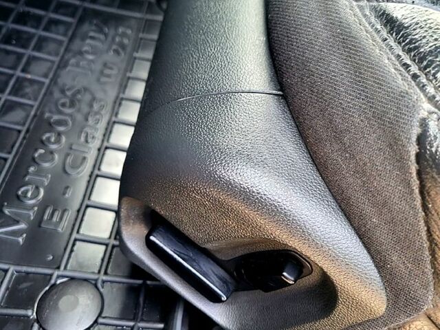 Красный Мерседес Е-Класс, объемом двигателя 1.8 л и пробегом 247 тыс. км за 6200 $, фото 11 на Automoto.ua