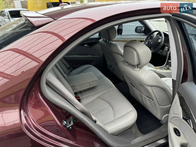 Красный Мерседес Е-Класс, объемом двигателя 1.8 л и пробегом 203 тыс. км за 7700 $, фото 12 на Automoto.ua