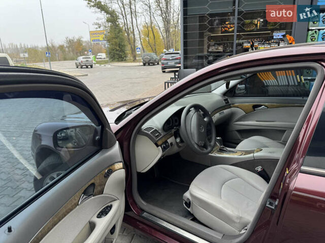 Красный Мерседес Е-Класс, объемом двигателя 1.8 л и пробегом 203 тыс. км за 7700 $, фото 13 на Automoto.ua