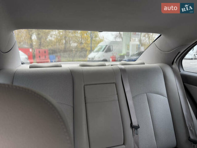 Красный Мерседес Е-Класс, объемом двигателя 1.8 л и пробегом 203 тыс. км за 7700 $, фото 11 на Automoto.ua