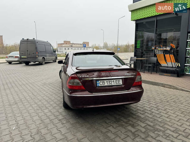 Красный Мерседес Е-Класс, объемом двигателя 1.8 л и пробегом 203 тыс. км за 7700 $, фото 2 на Automoto.ua