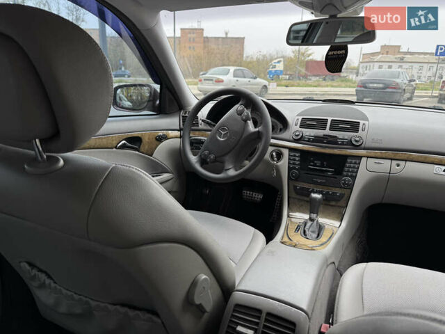 Красный Мерседес Е-Класс, объемом двигателя 1.8 л и пробегом 203 тыс. км за 7700 $, фото 9 на Automoto.ua